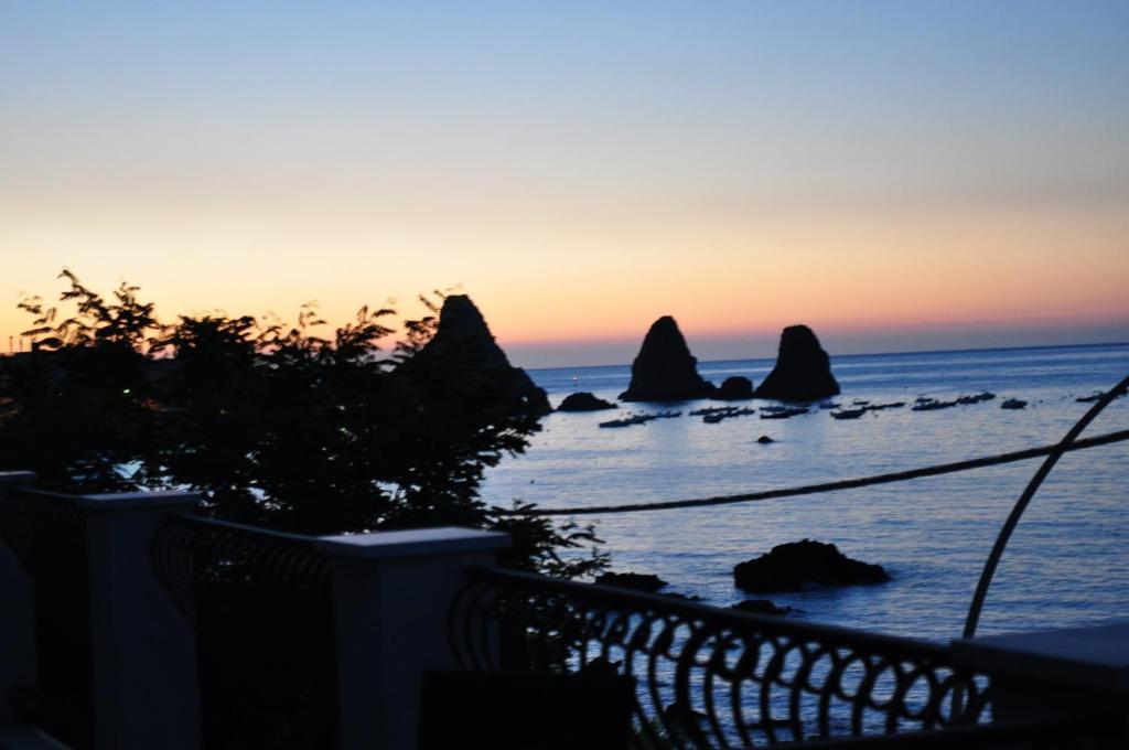 La Terrazza Bed & Breakfast Aci Castello Exterior photo